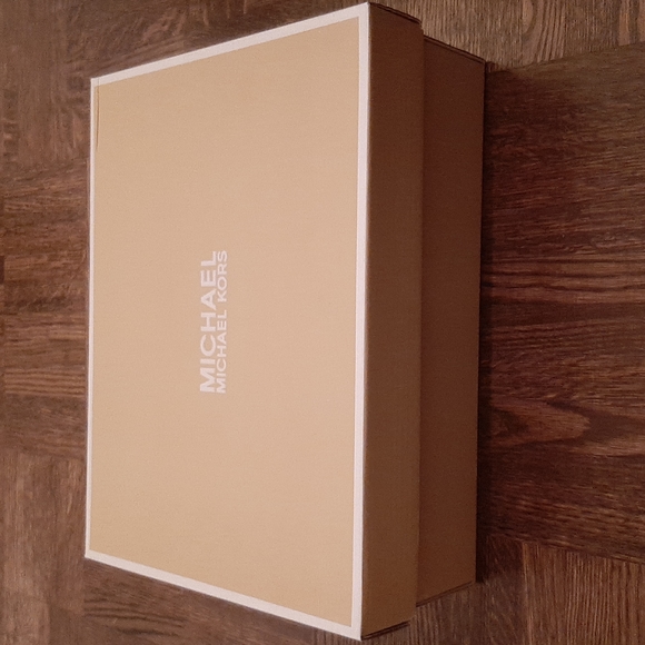 Michael Kors Black Flex Pump - Picture 4 of 5